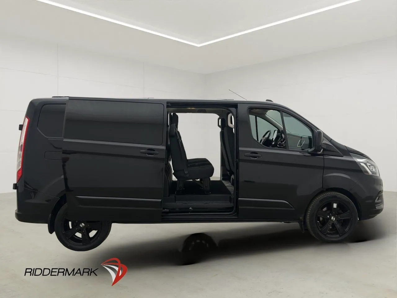 Vehicle image 32