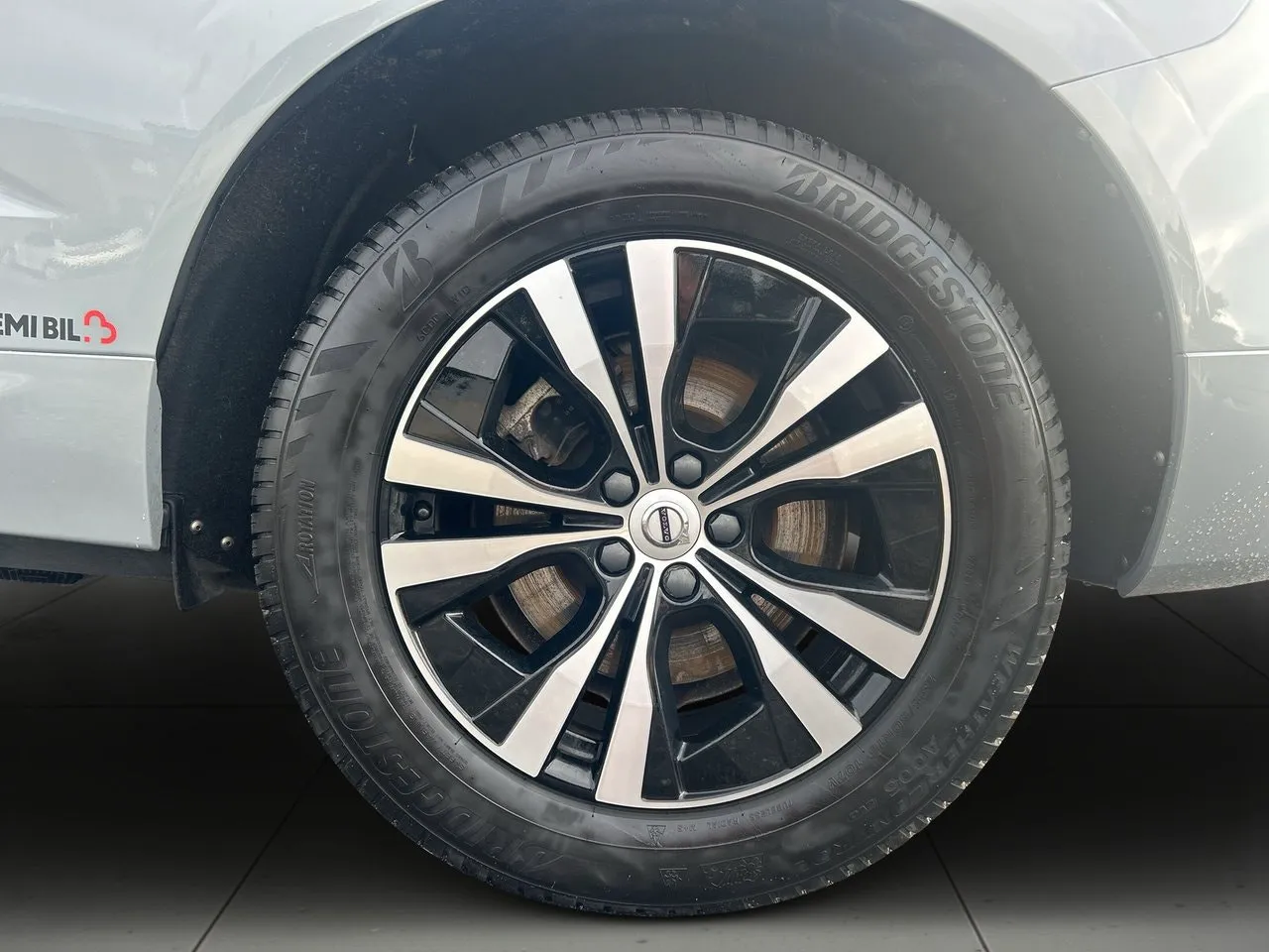 Vehicle image 13