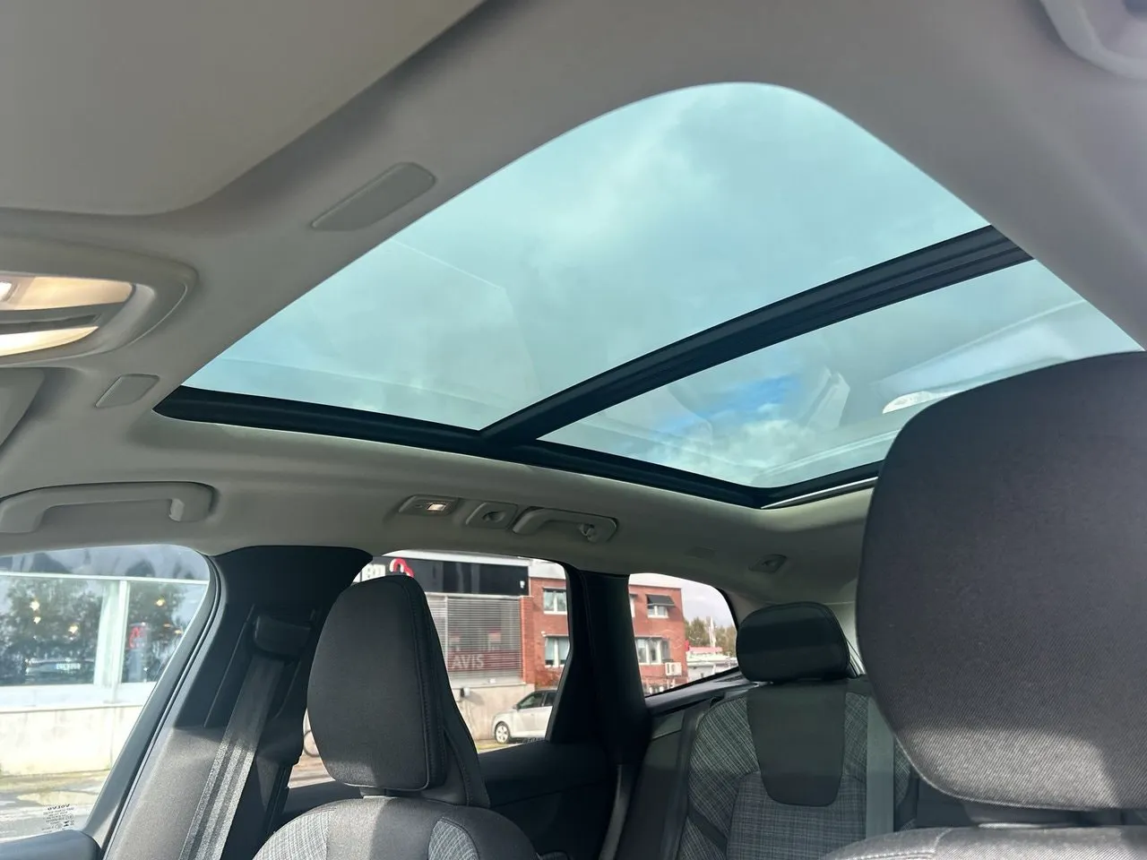 Vehicle image 16