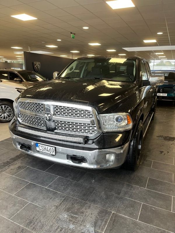 RAM 1500 Laramie Crew Cab 5.7 V8 HEMI AWD / Drag / Flaklock - 2018