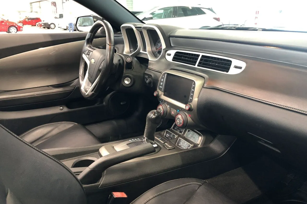 Vehicle image 12