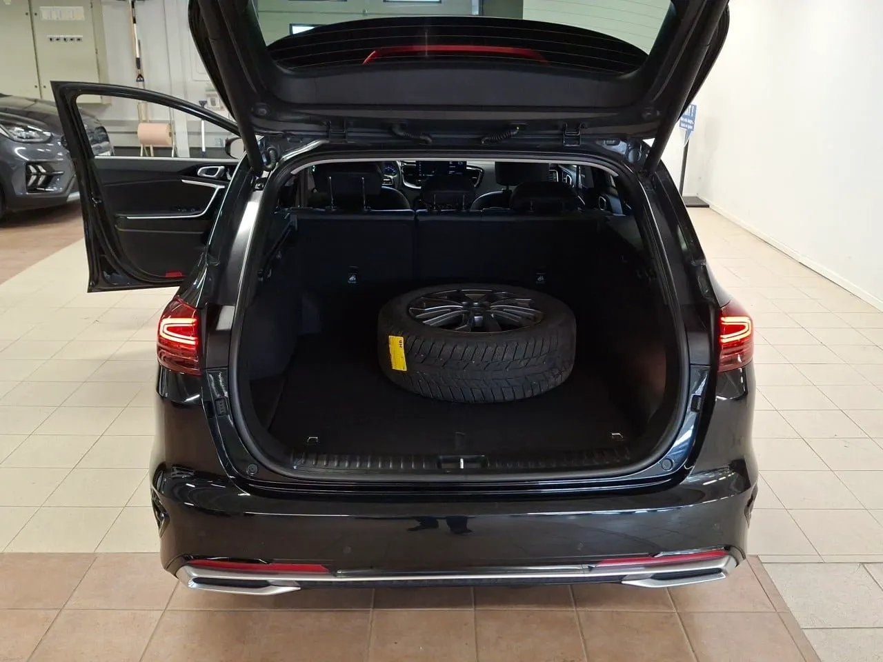 Vehicle image 13