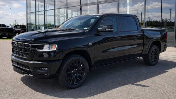 Dodge 1500 RAM Limited Night Edition V8 5.7 HEMI SNABB LEVERANS - 2026