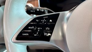 Mercedes EQE43 SUV bild 12