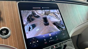 Mercedes EQE43 SUV bild 13