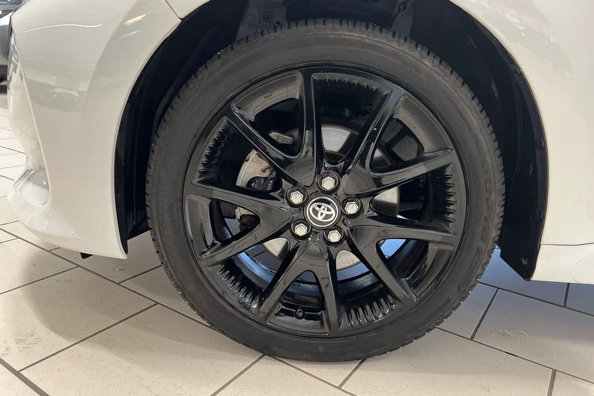 Vehicle image 16