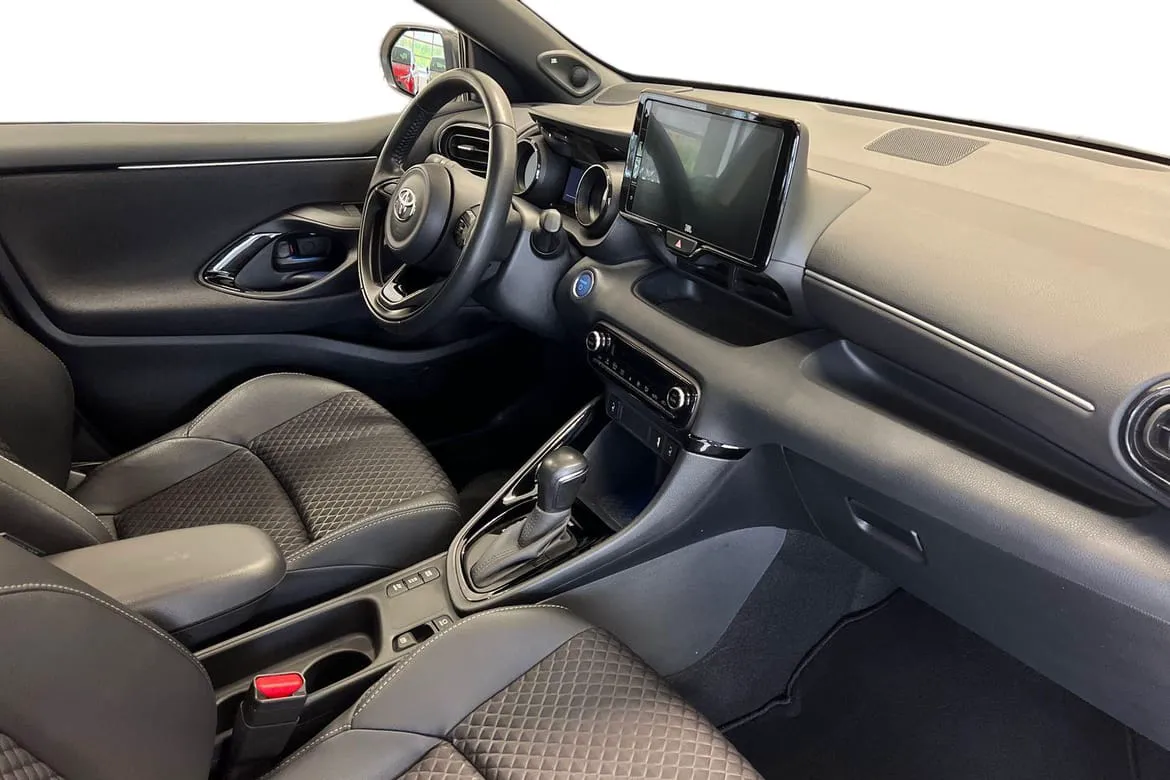 Vehicle image 6