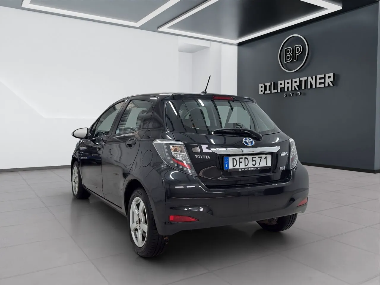 Vehicle image 7