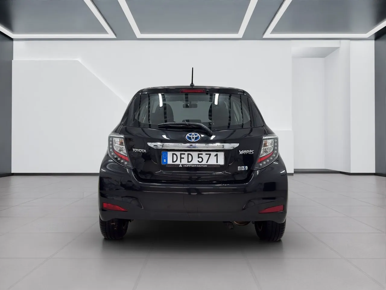 Vehicle image 6