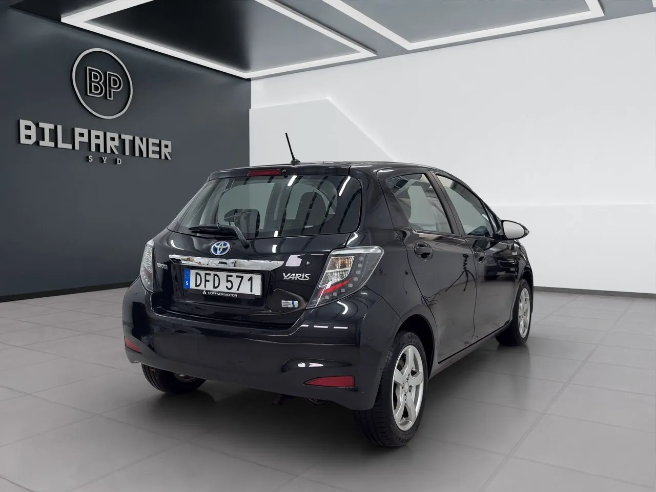 Vehicle image 5