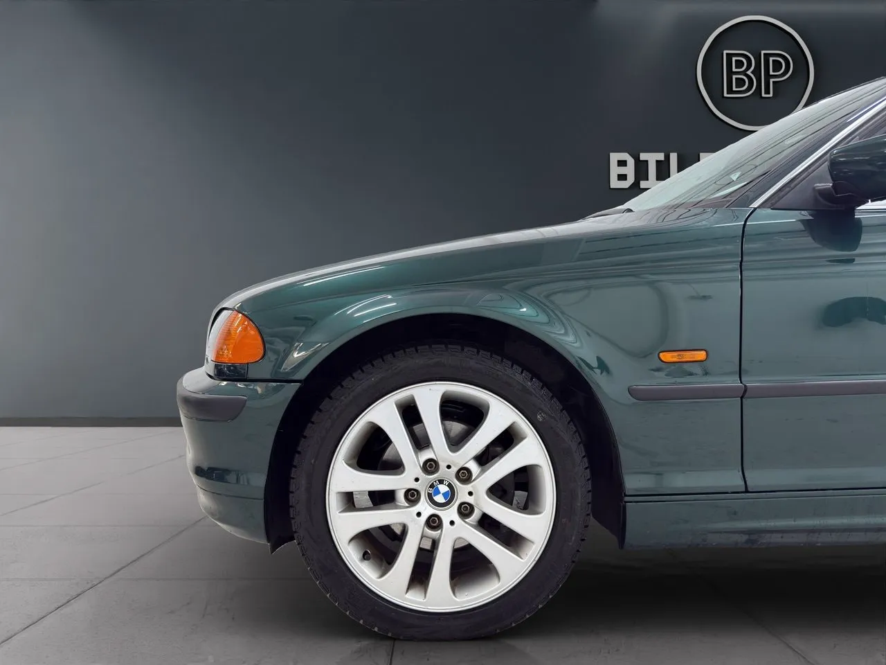 Vehicle image 15