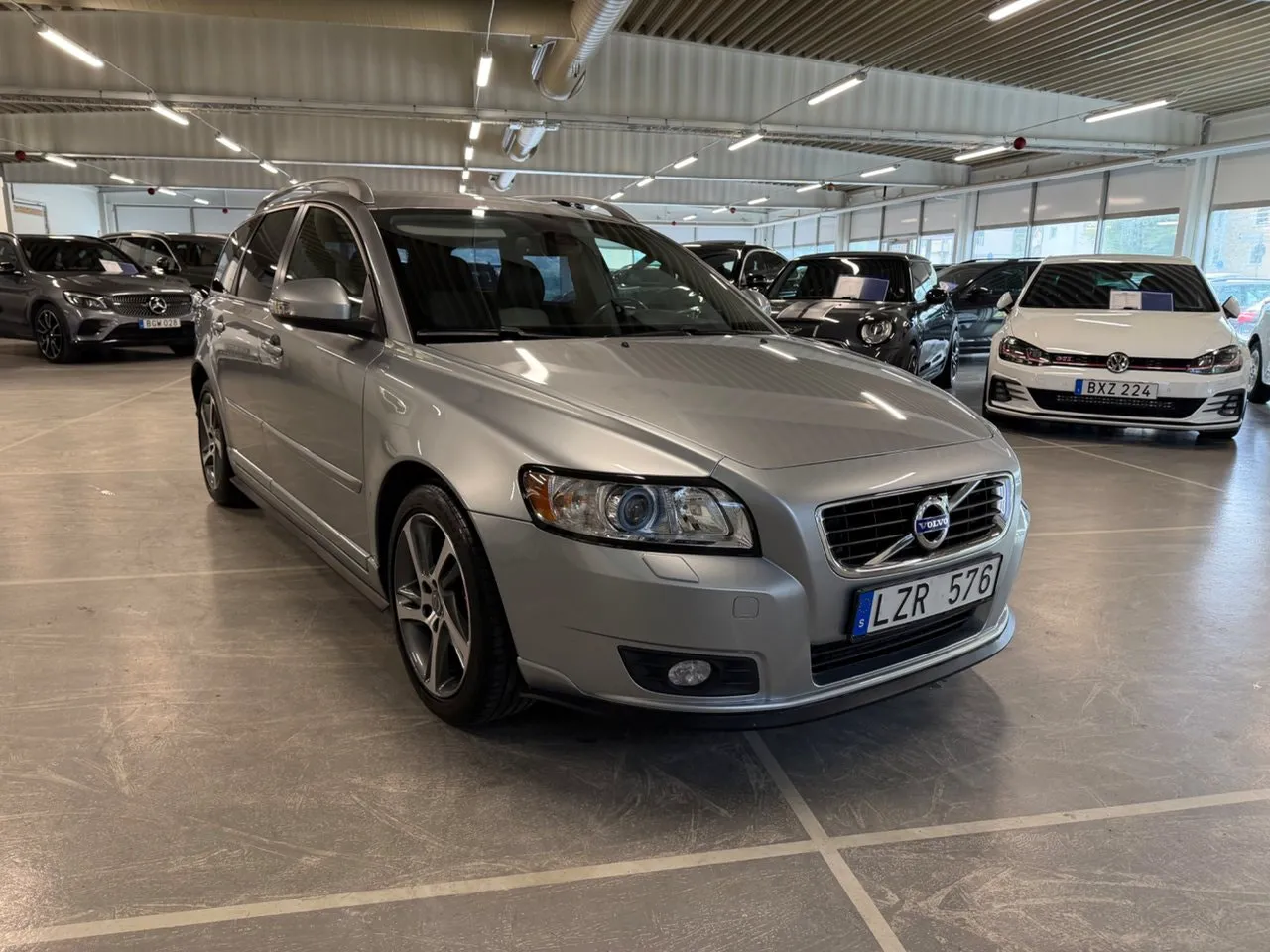 Vehicle image 1