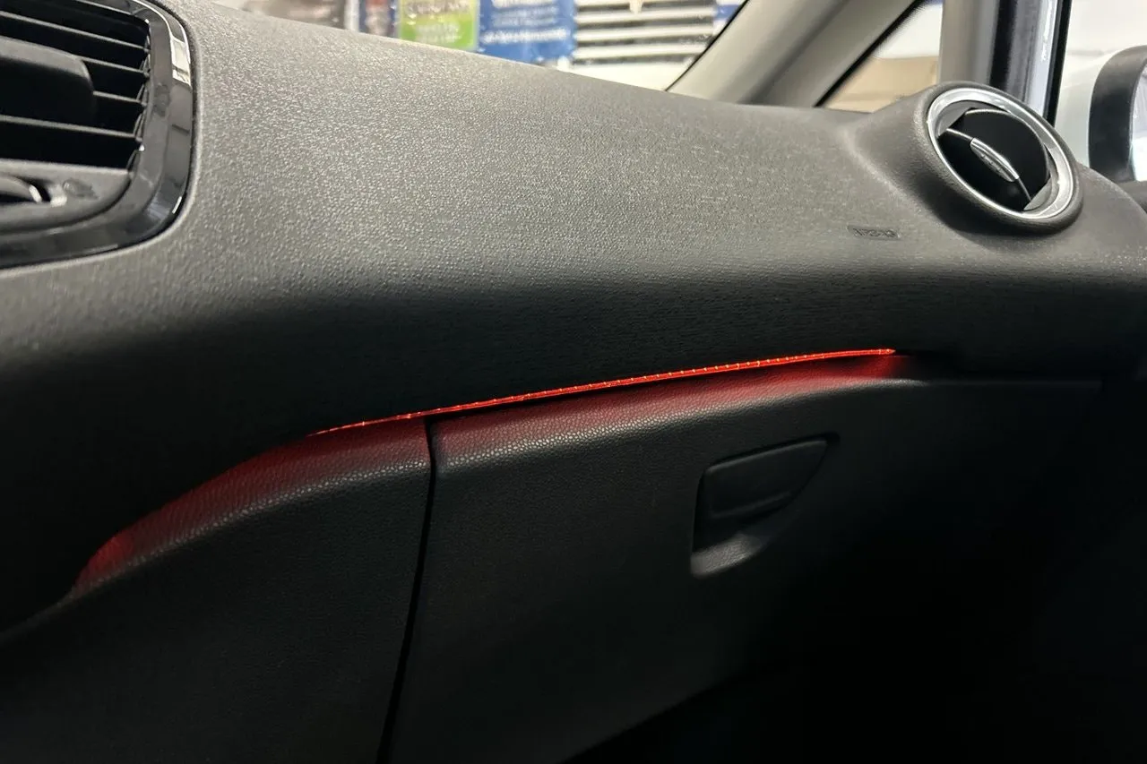 Vehicle image 26
