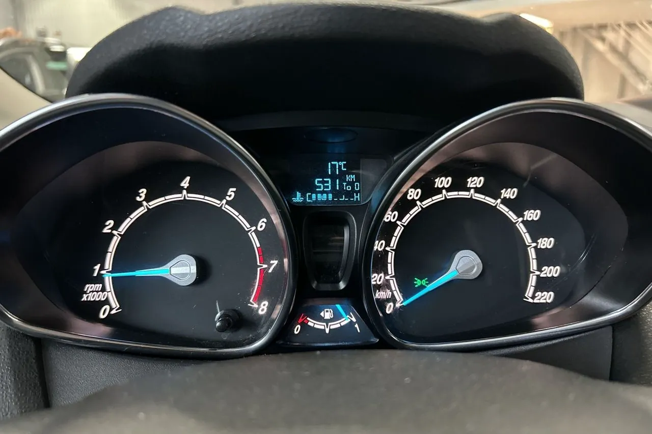 Vehicle image 13