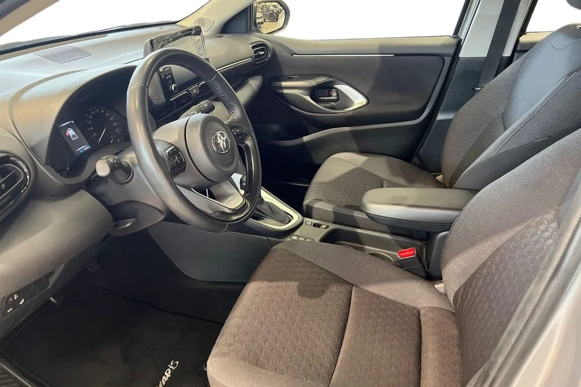 Vehicle image 13