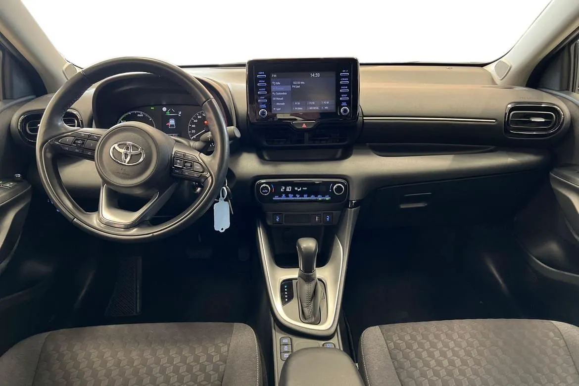 Vehicle image 10