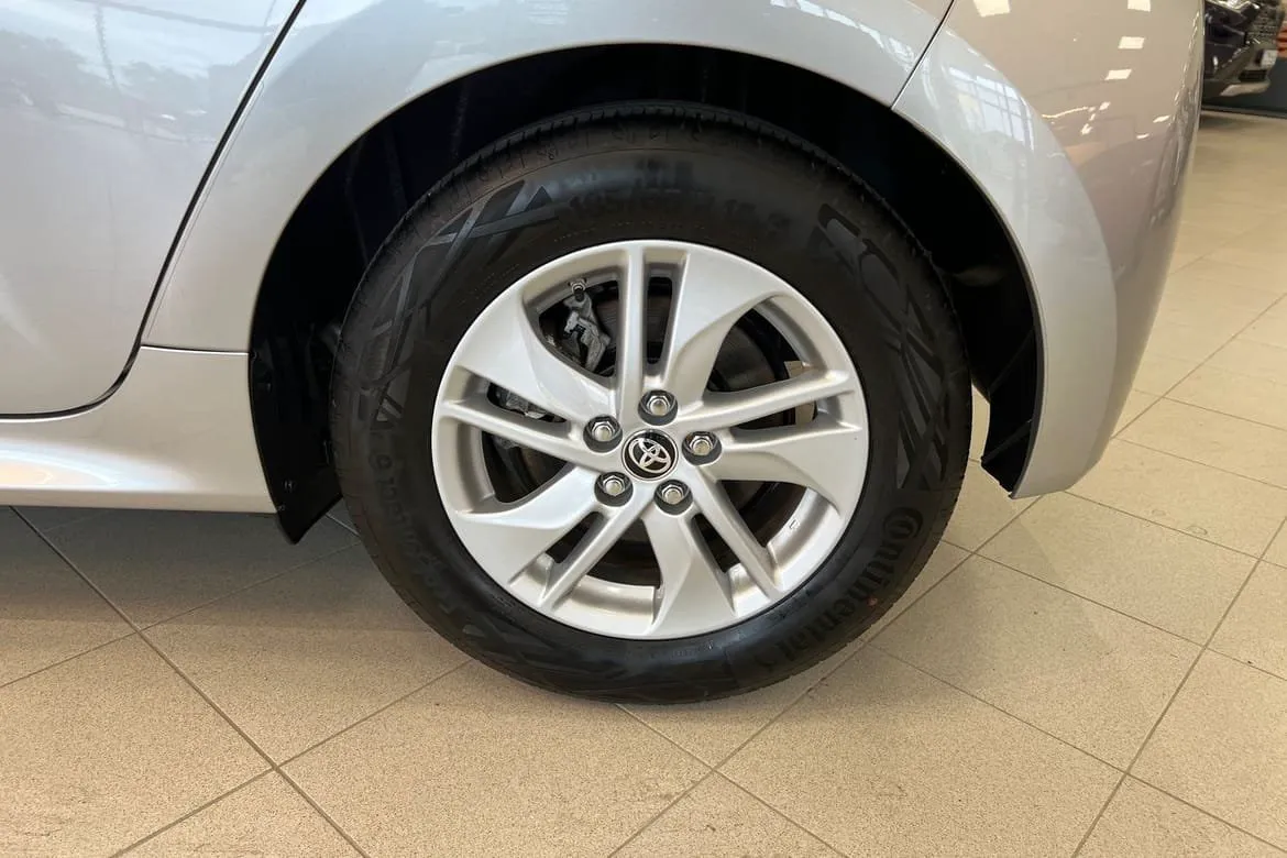 Vehicle image 16