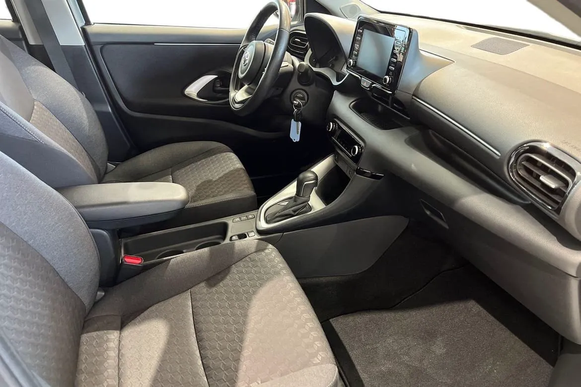 Vehicle image 6