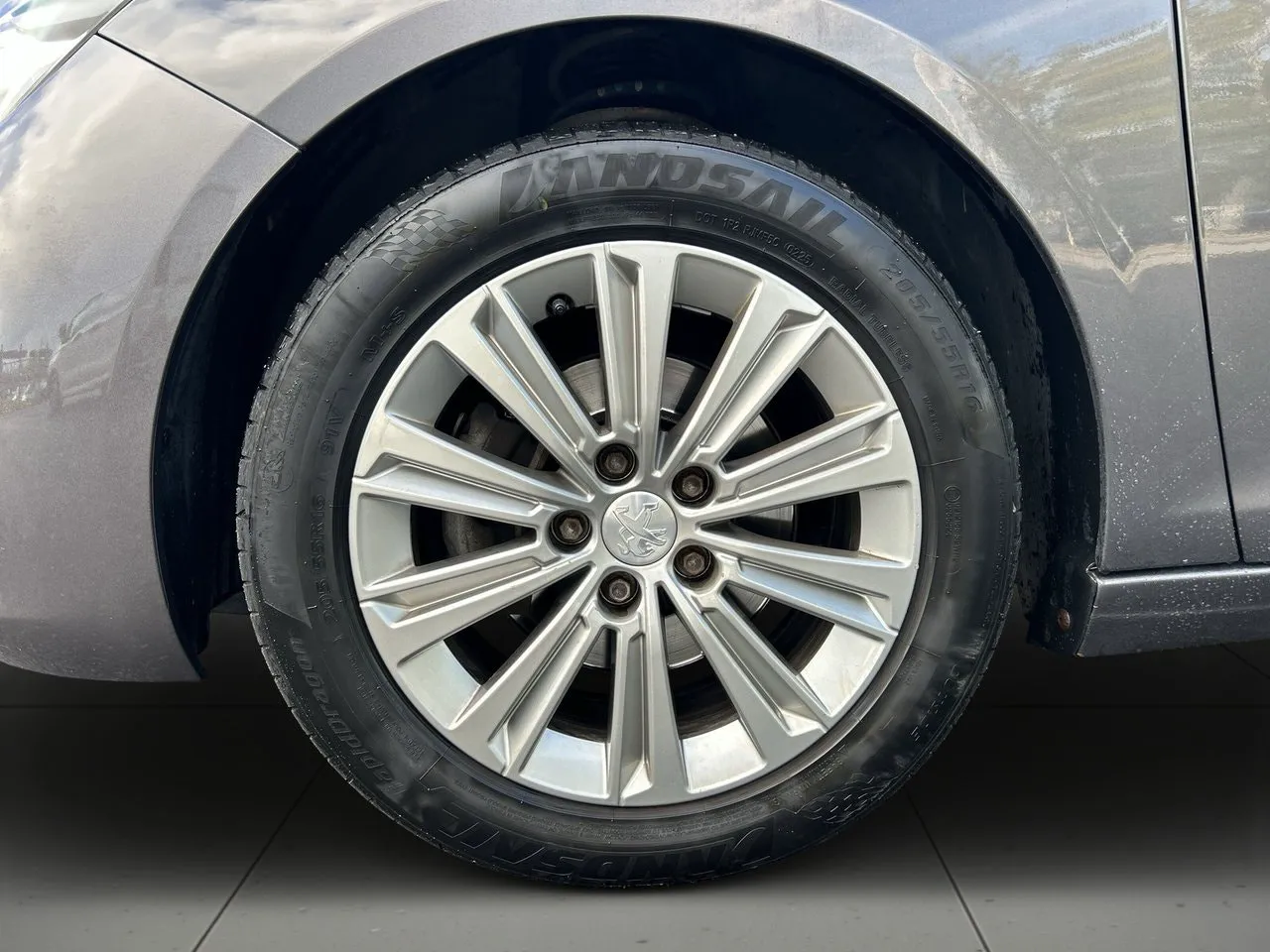 Vehicle image 13
