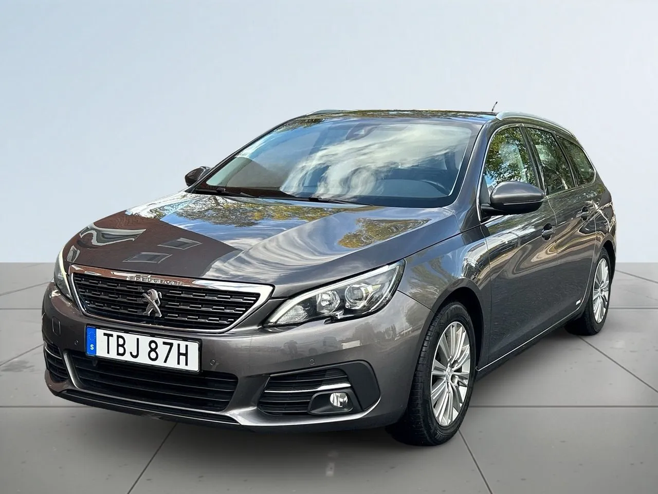 Vehicle image 15