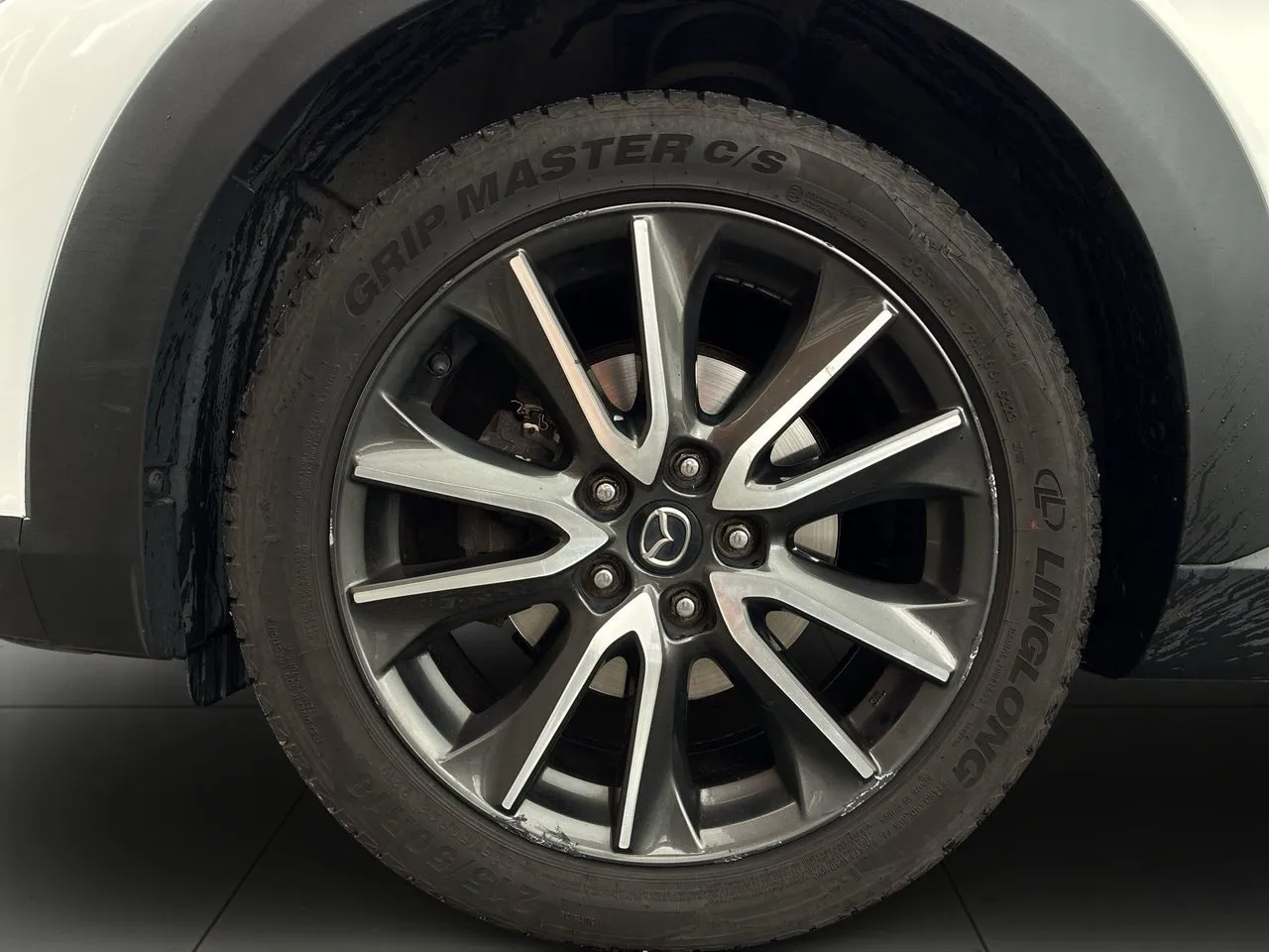Vehicle image 13