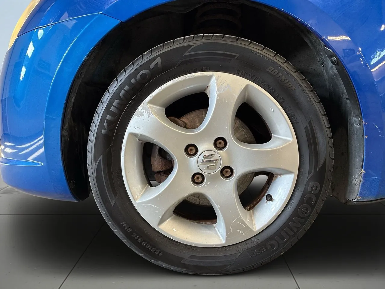 Vehicle image 14