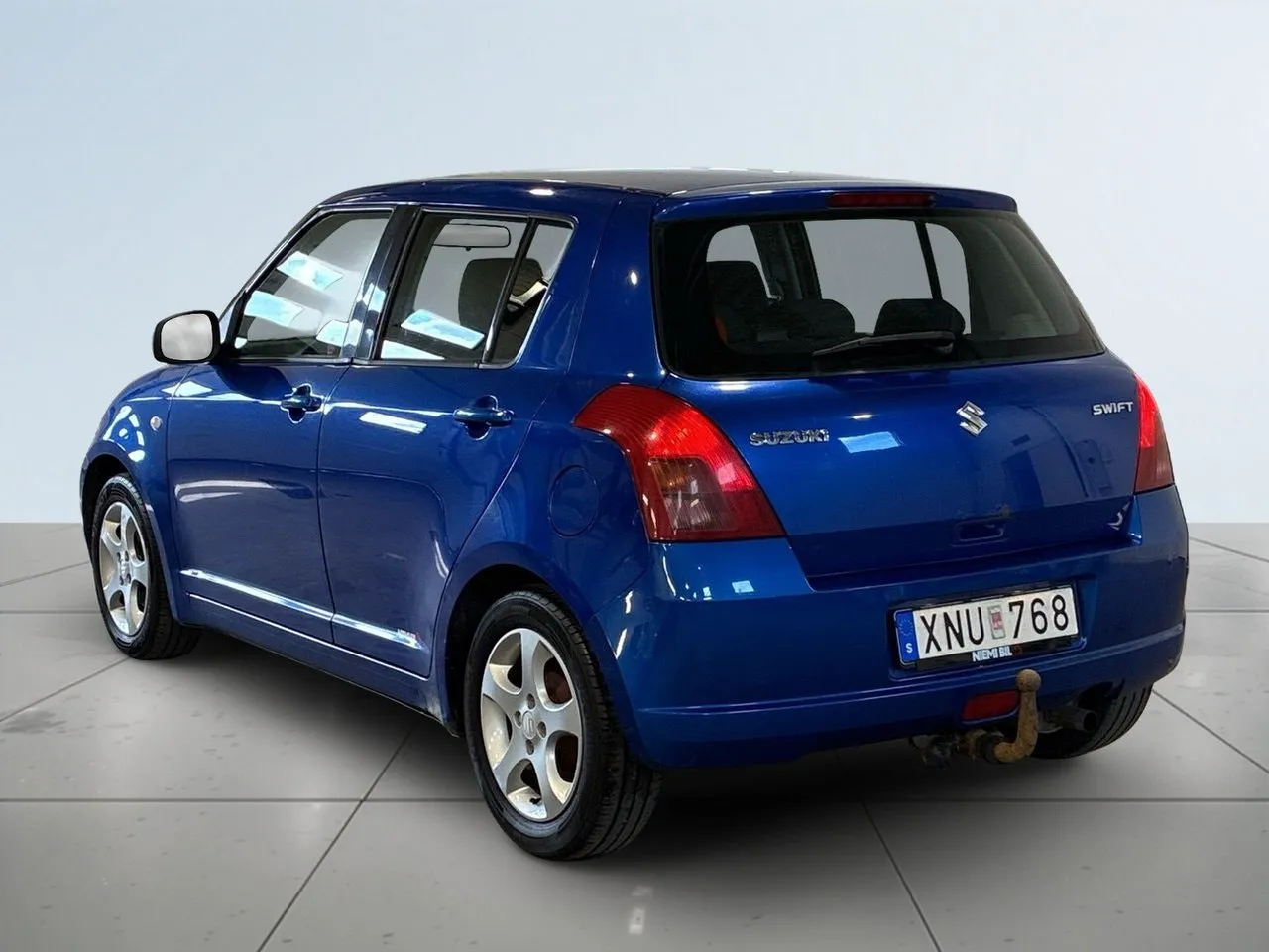 Vehicle image 4