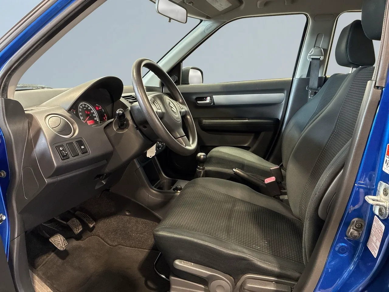 Vehicle image 7
