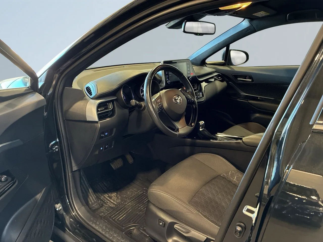 Vehicle image 6