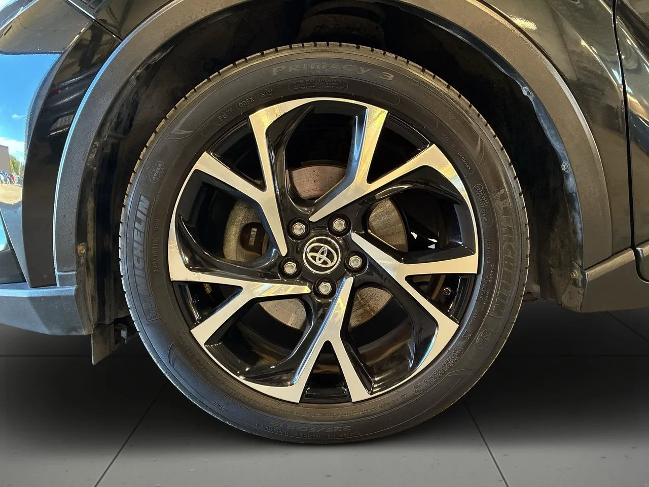 Vehicle image 14