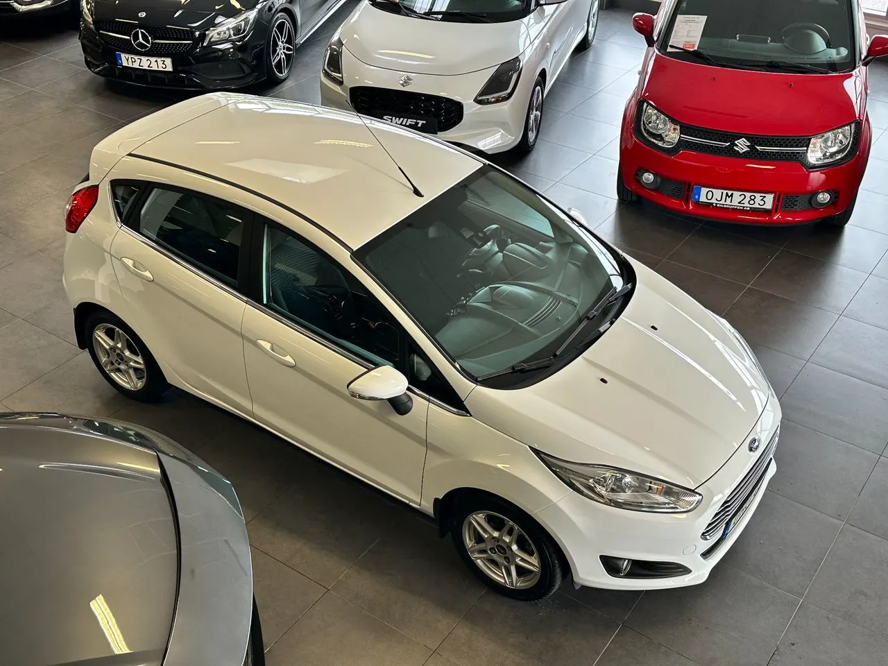 Vehicle image 4