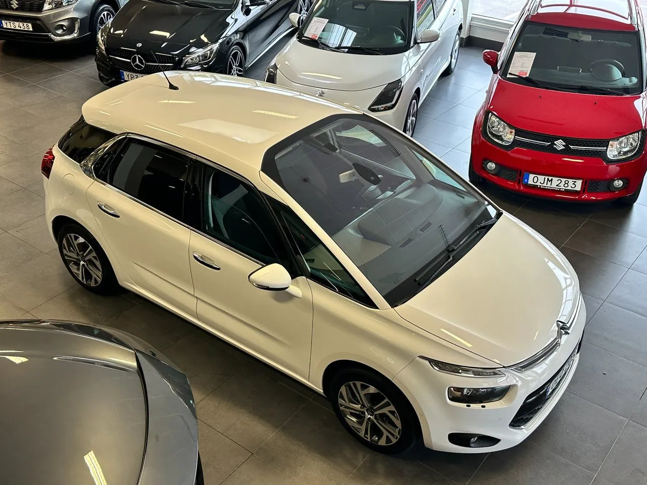 Vehicle image 4