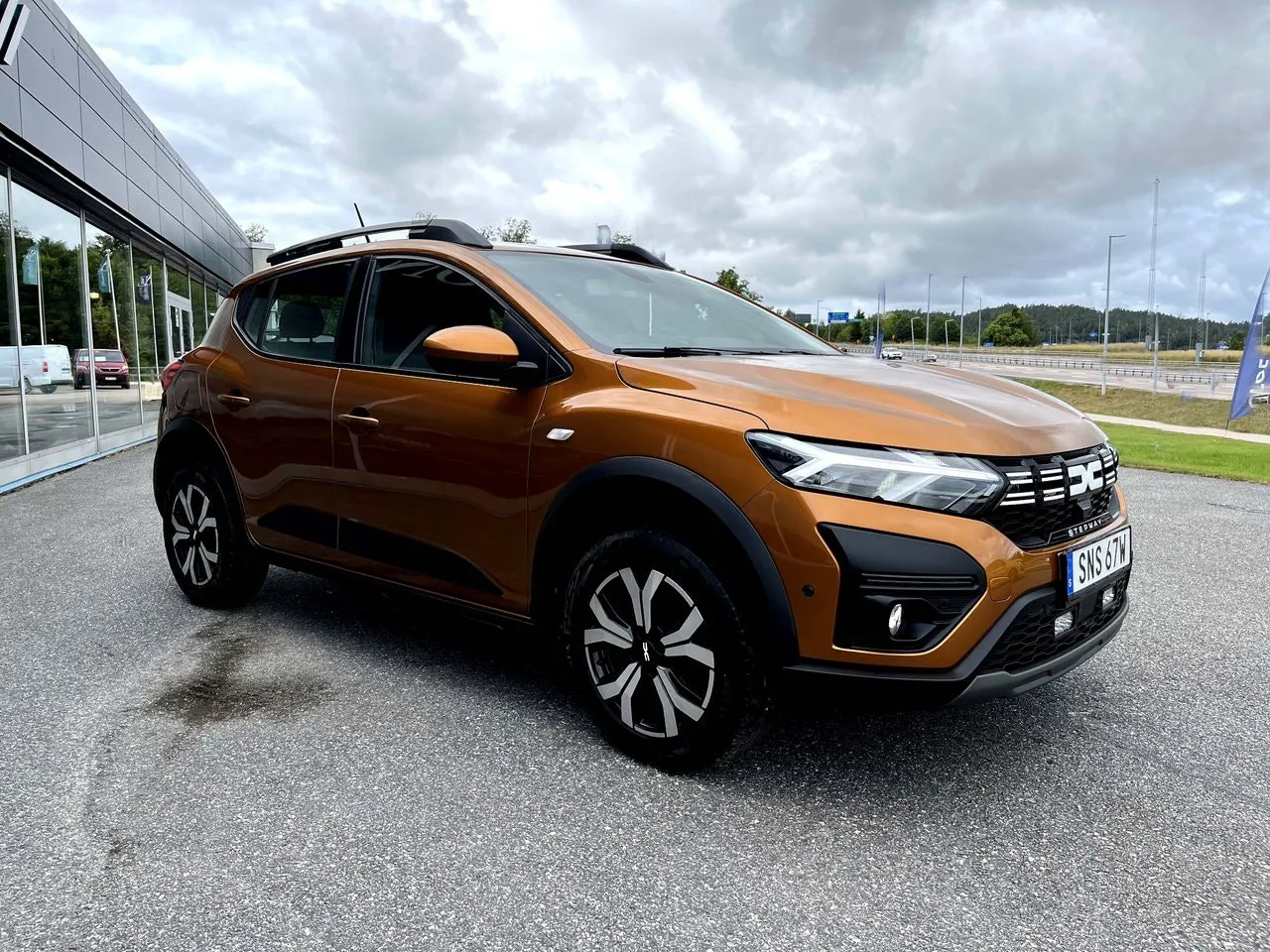 Vehicle image 1