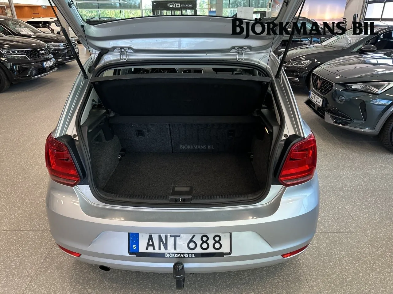 Vehicle image 13