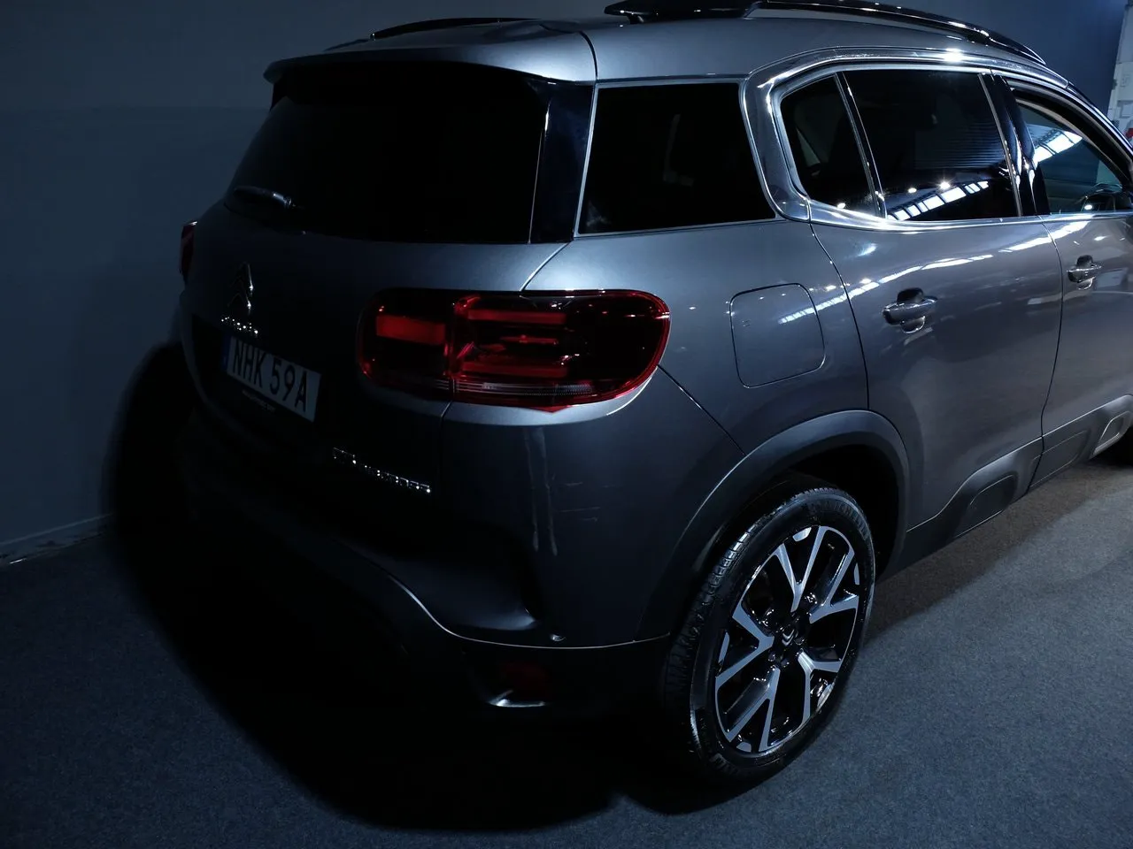 Vehicle image 7