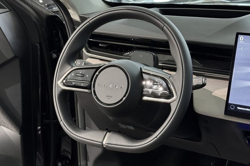 Mazda CX-6e bild 13