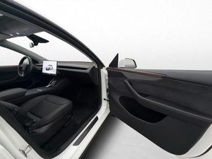 Tesla Model Y bild 16
