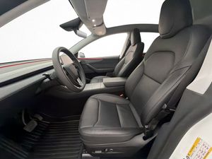 Tesla Model Y bild 12