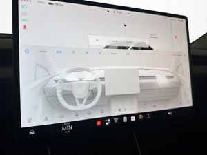 Tesla Model Y bild 25