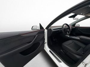 Tesla Model Y bild 11