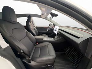 Tesla Model Y bild 15