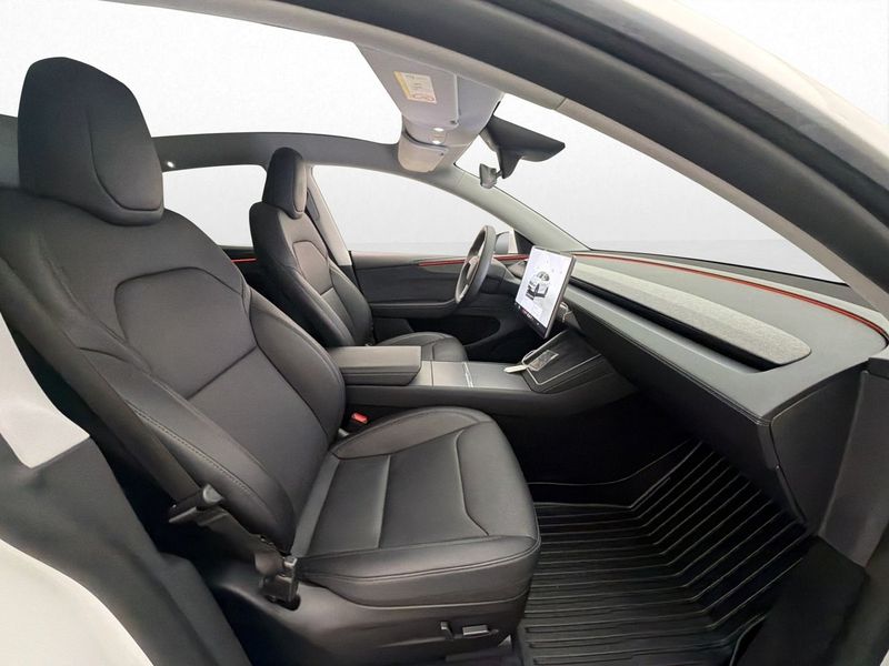 Tesla Model Y bild 15