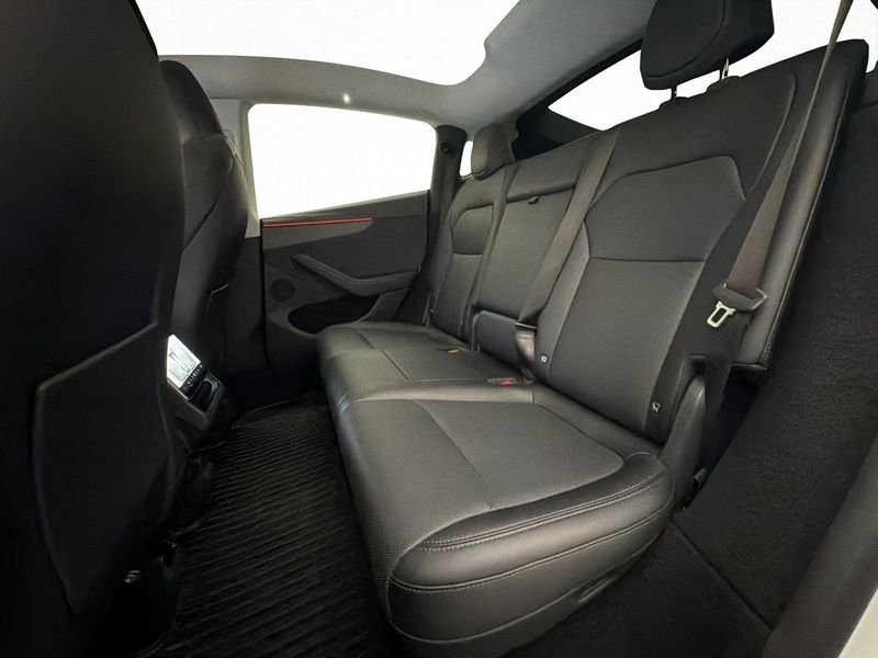 Tesla Model Y bild 17