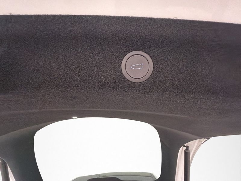 Tesla Model Y bild 30