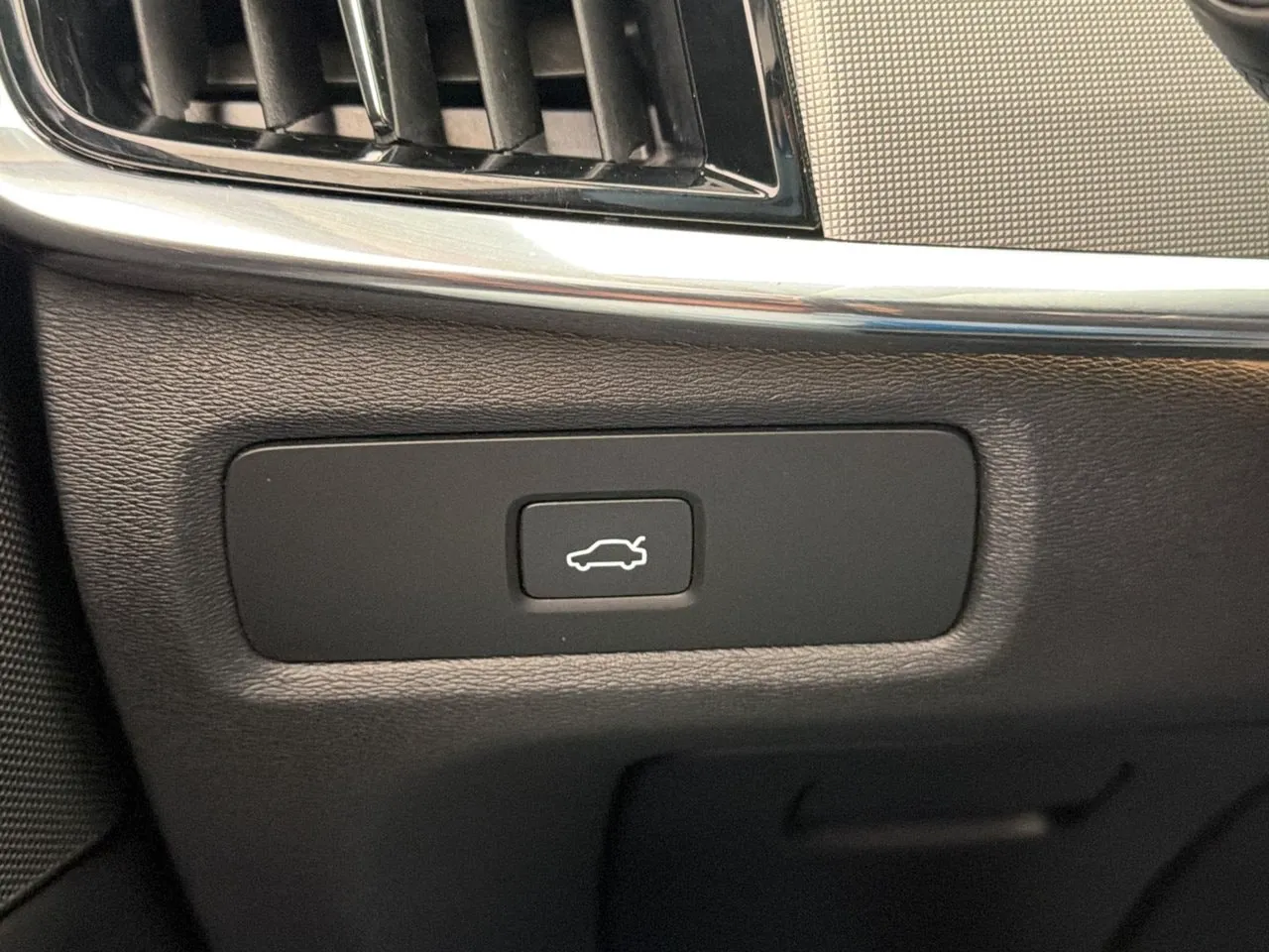 Vehicle image 29