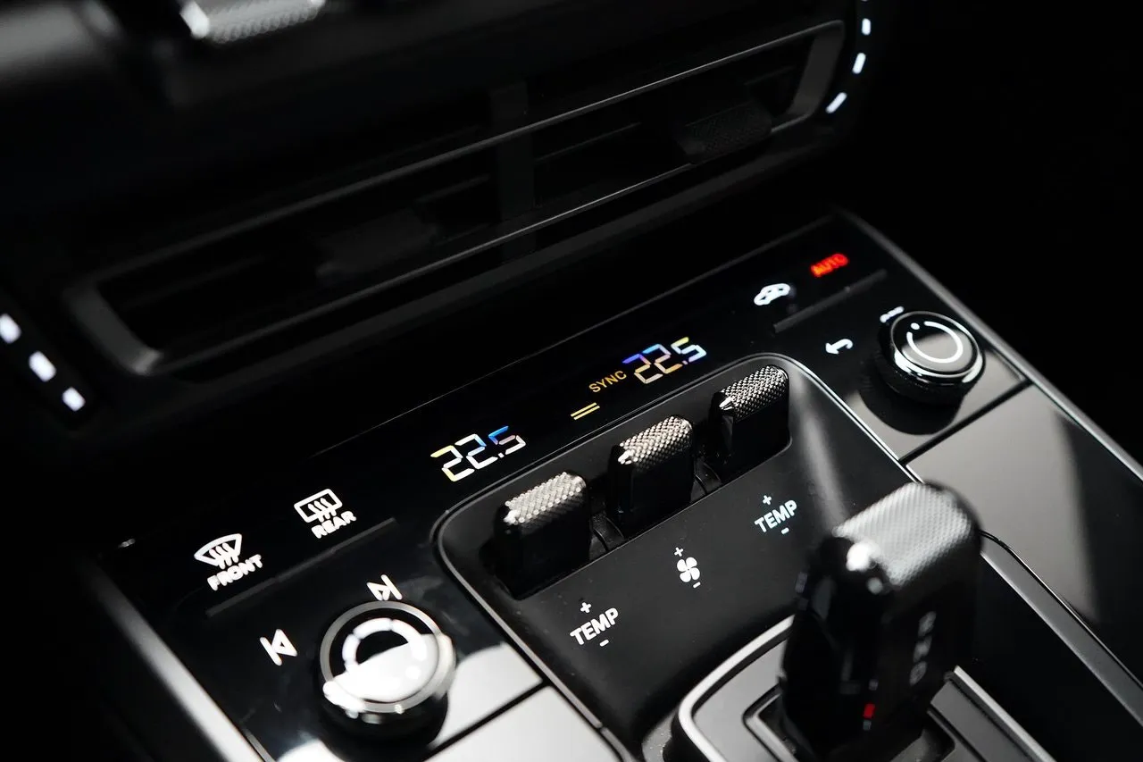 Vehicle image 18