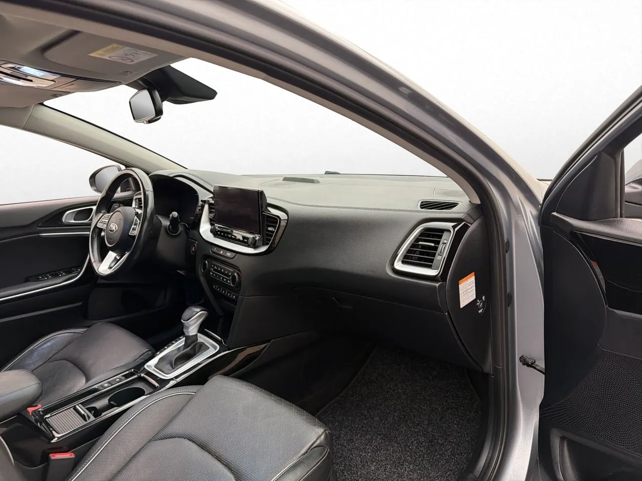 Vehicle image 30