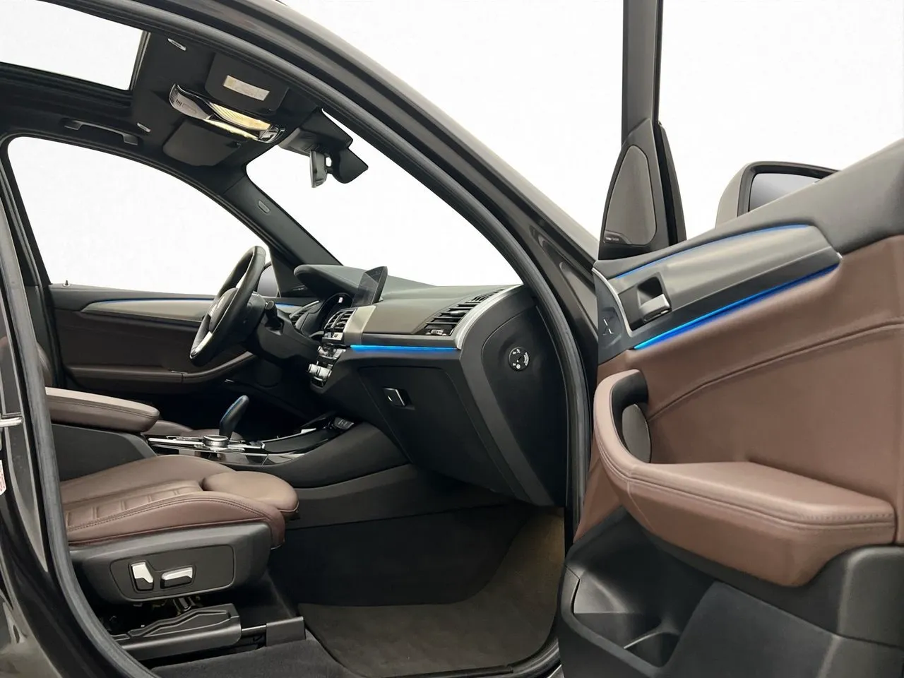 Vehicle image 32