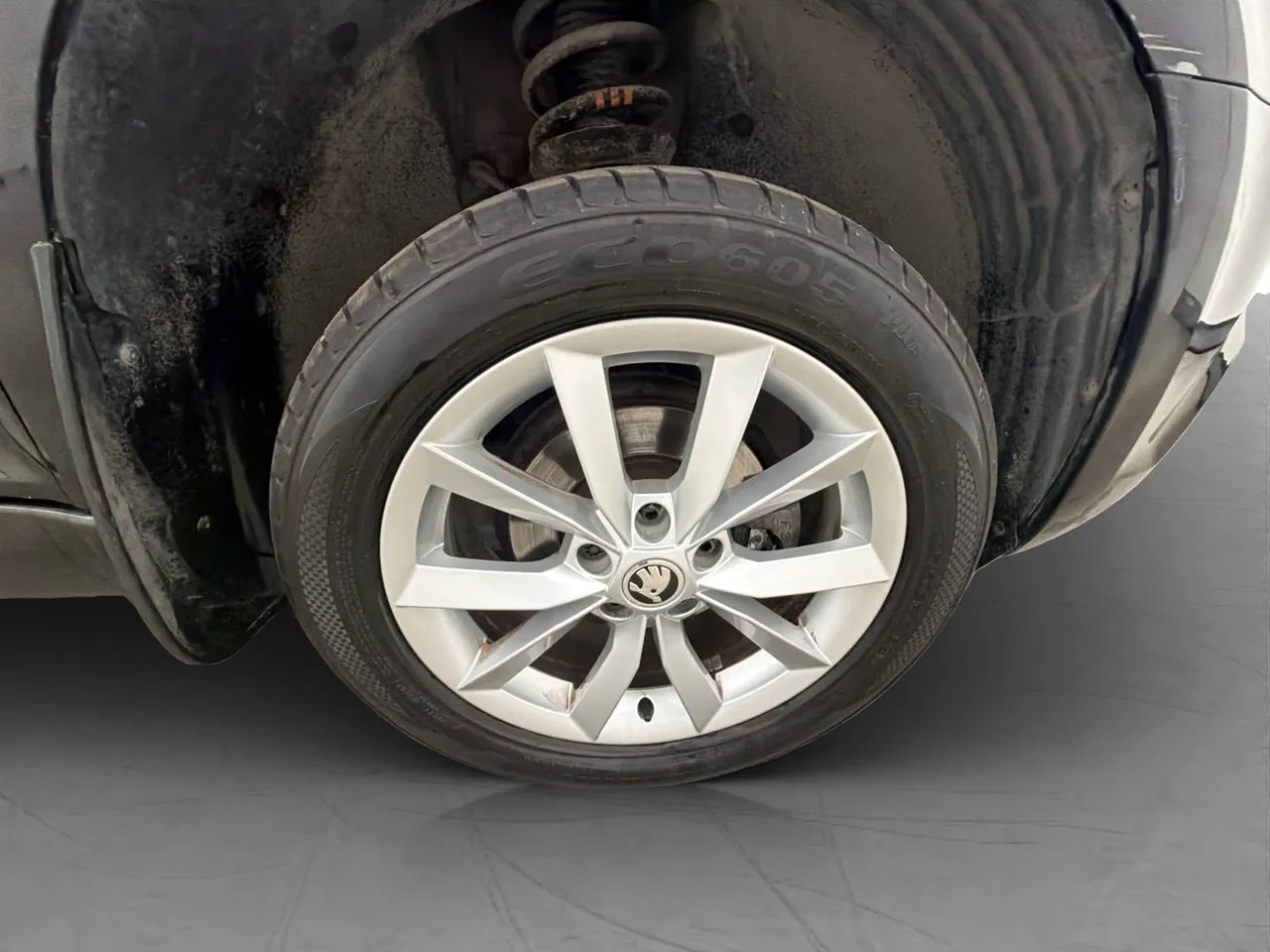 Vehicle image 30