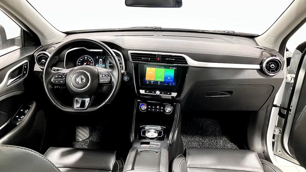 Vehicle image 3